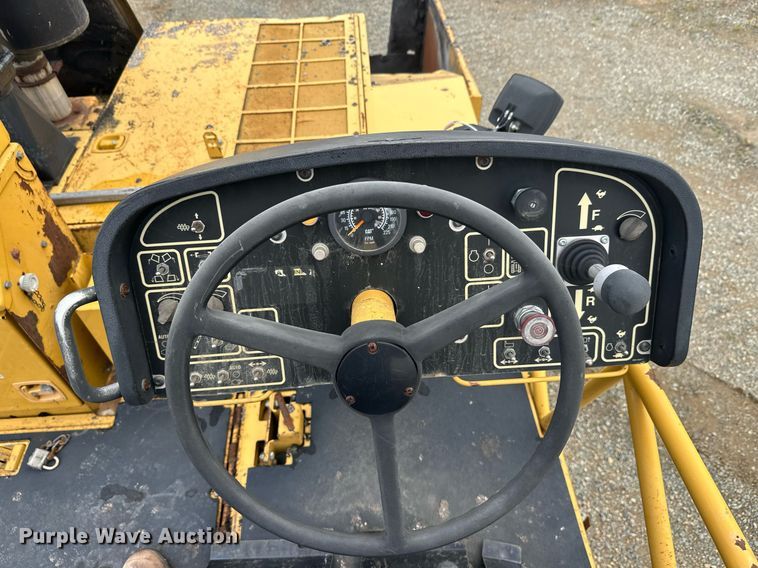 image for item DT6402 2010 Caterpillar AP-1055D paver