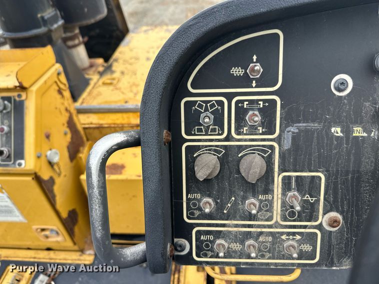 image for item DT6402 2010 Caterpillar AP-1055D paver
