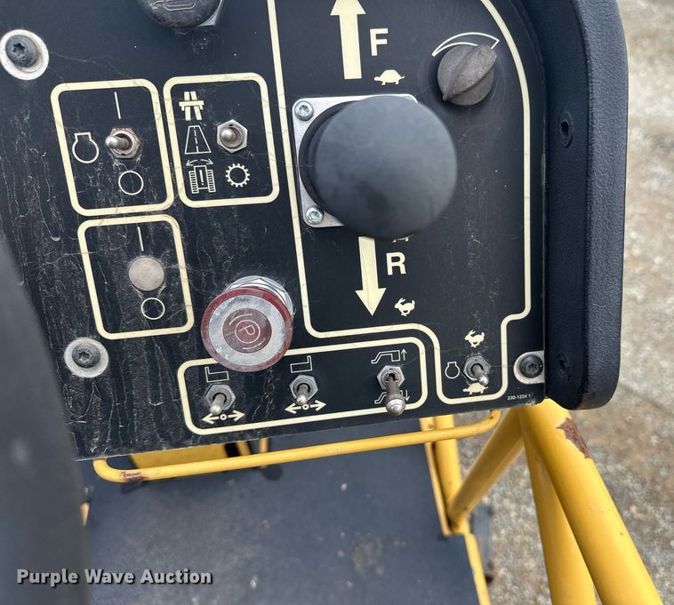 image for item DT6402 2010 Caterpillar AP-1055D paver