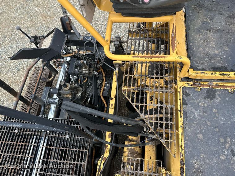 image for item DT6402 2010 Caterpillar AP-1055D paver