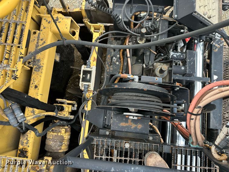 image for item DT6402 2010 Caterpillar AP-1055D paver