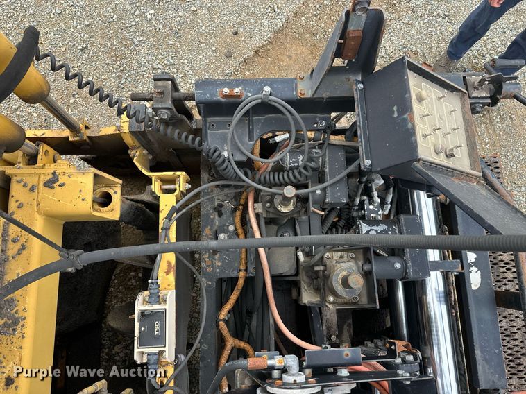 image for item DT6402 2010 Caterpillar AP-1055D paver