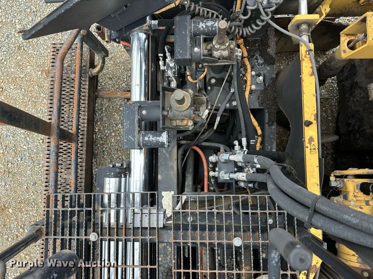 image for item DT6402 2010 Caterpillar AP-1055D paver