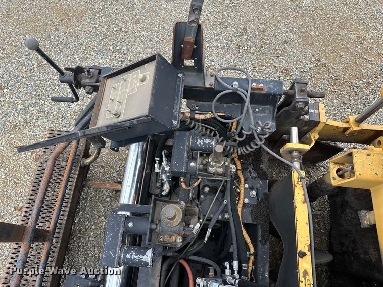 image for item DT6402 2010 Caterpillar AP-1055D paver