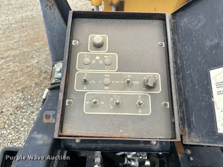 image for item DT6402 2010 Caterpillar AP-1055D paver