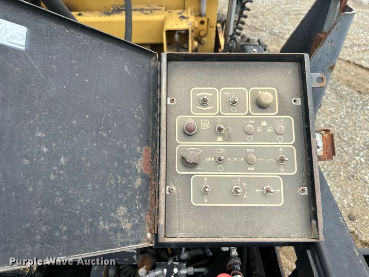 image for item DT6402 2010 Caterpillar AP-1055D paver