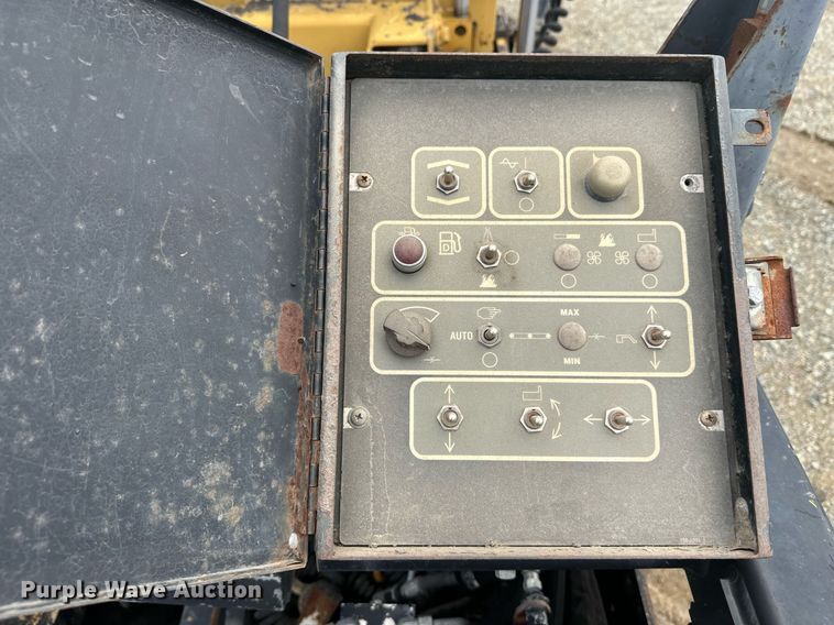 image for item DT6402 2010 Caterpillar AP-1055D paver