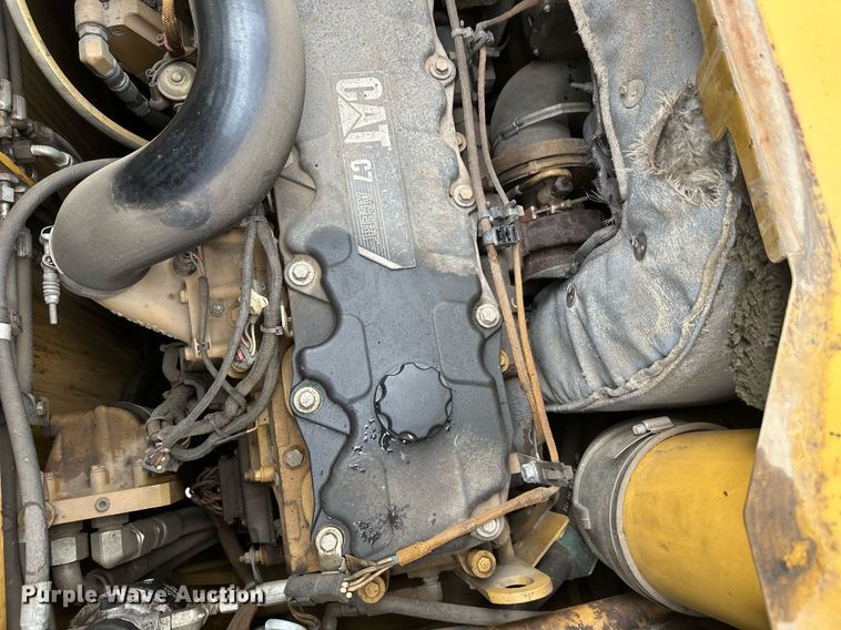 image for item DT6402 2010 Caterpillar AP-1055D paver