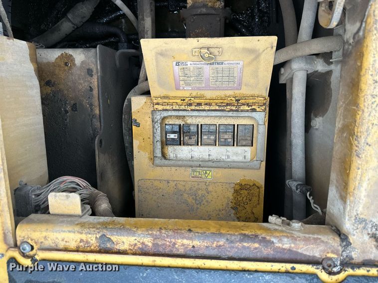 image for item DT6402 2010 Caterpillar AP-1055D paver