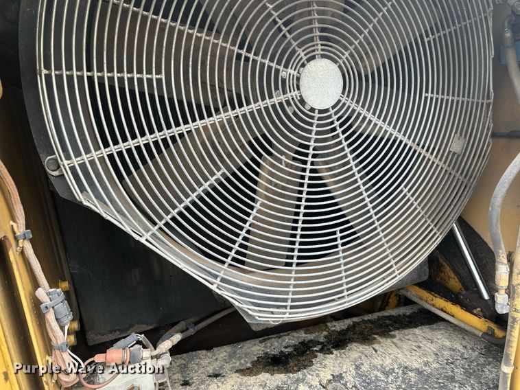 image for item DT6402 2010 Caterpillar AP-1055D paver