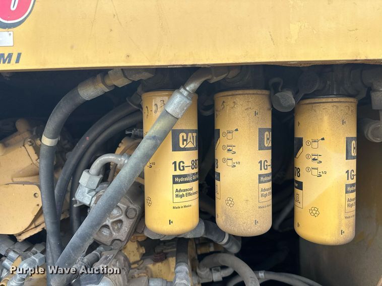 image for item DT6402 2010 Caterpillar AP-1055D paver