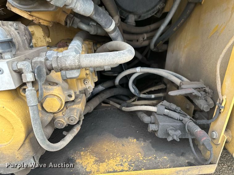 image for item DT6402 2010 Caterpillar AP-1055D paver