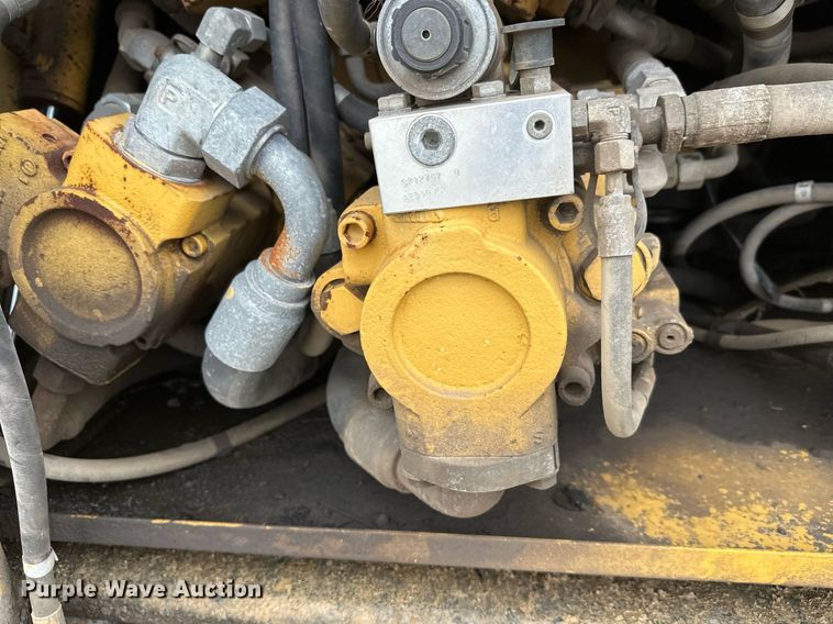 image for item DT6402 2010 Caterpillar AP-1055D paver