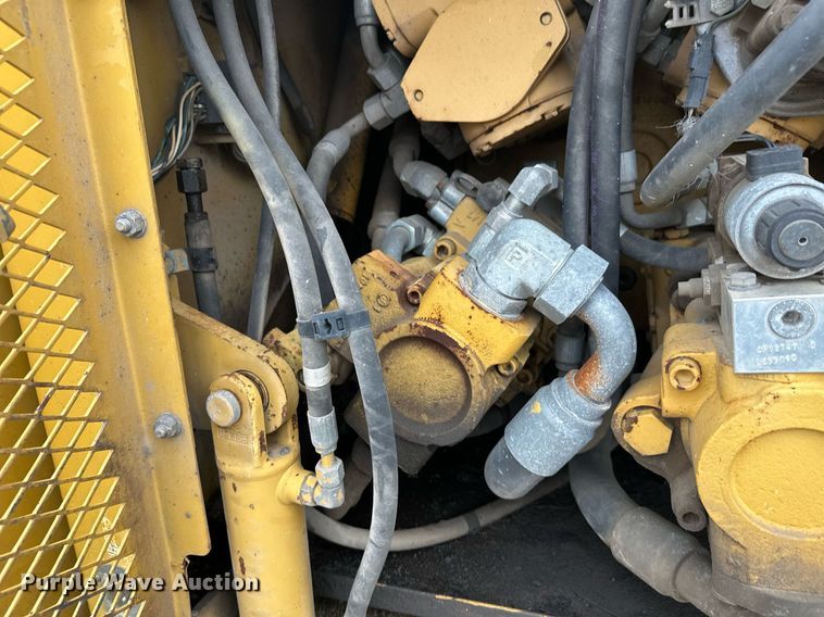 image for item DT6402 2010 Caterpillar AP-1055D paver