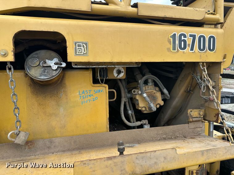image for item DT6402 2010 Caterpillar AP-1055D paver