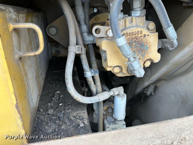 image for item DT6402 2010 Caterpillar AP-1055D paver
