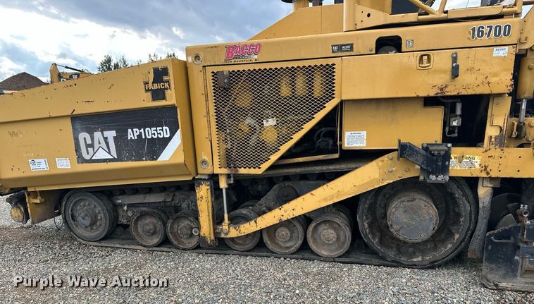 image for item DT6402 2010 Caterpillar AP-1055D paver