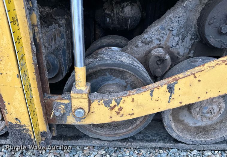 image for item DT6402 2010 Caterpillar AP-1055D paver