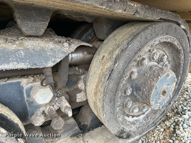 image for item DT6402 2010 Caterpillar AP-1055D paver