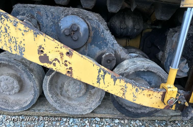 image for item DT6402 2010 Caterpillar AP-1055D paver