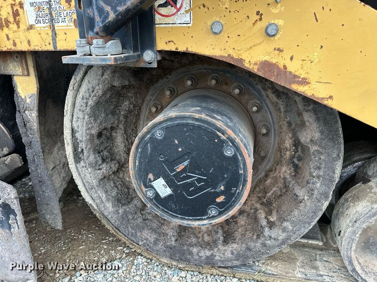 image for item DT6402 2010 Caterpillar AP-1055D paver