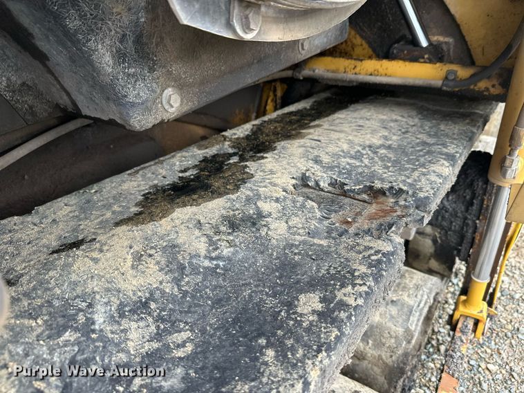 image for item DT6402 2010 Caterpillar AP-1055D paver