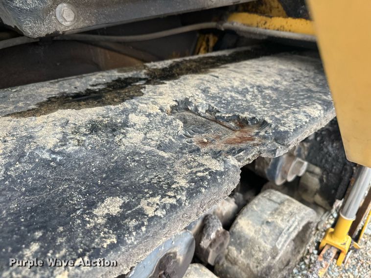 image for item DT6402 2010 Caterpillar AP-1055D paver