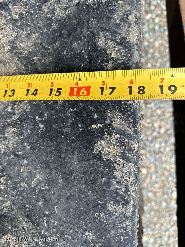 image for item DT6402 2010 Caterpillar AP-1055D paver