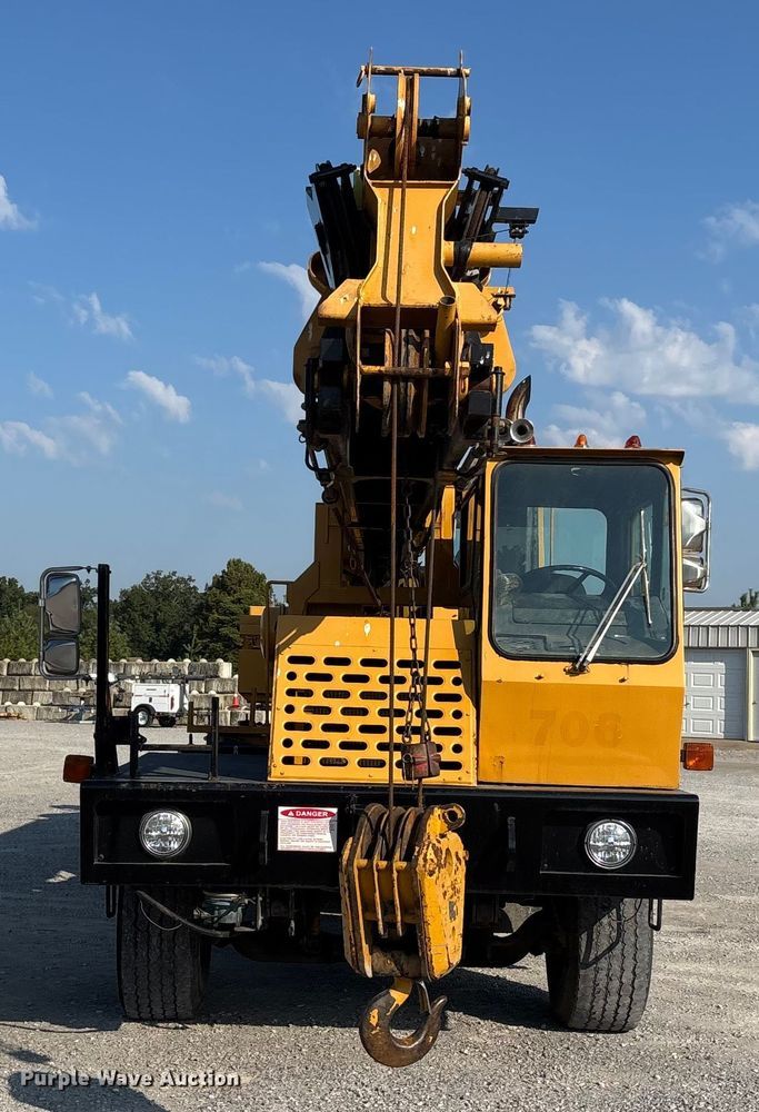 image for item DU1319 1987 Grove 6428G crane