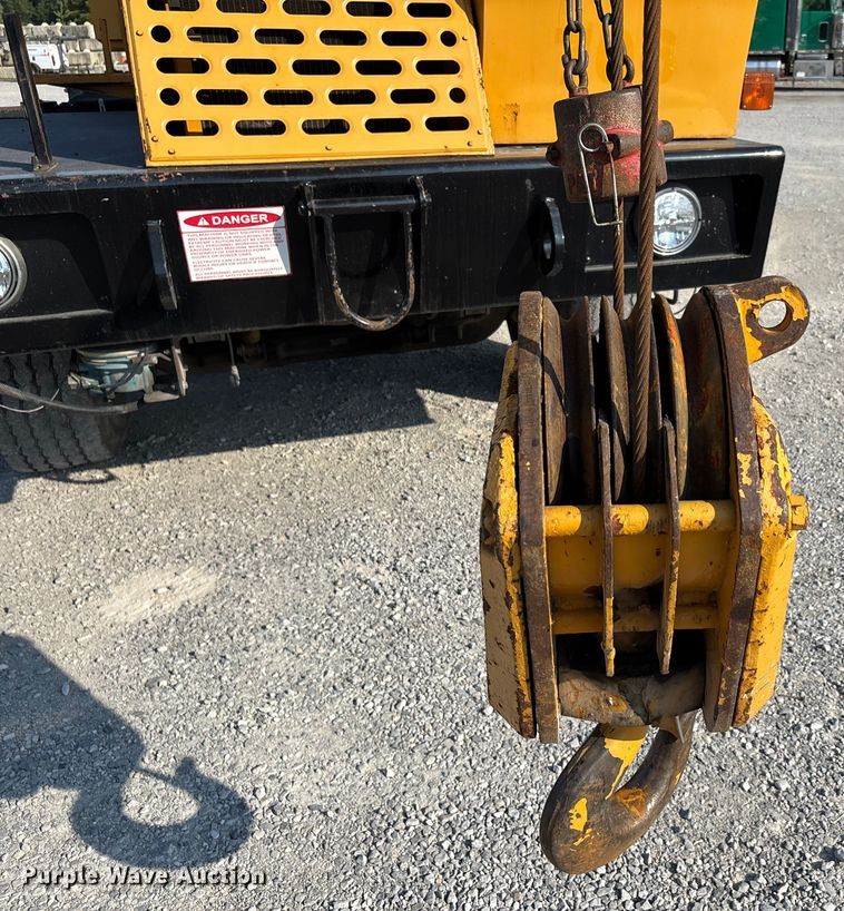 image for item DU1319 1987 Grove 6428G crane