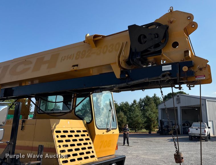 image for item DU1319 1987 Grove 6428G crane