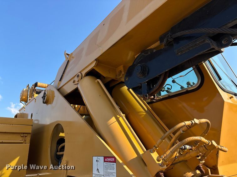 image for item DU1319 1987 Grove 6428G crane