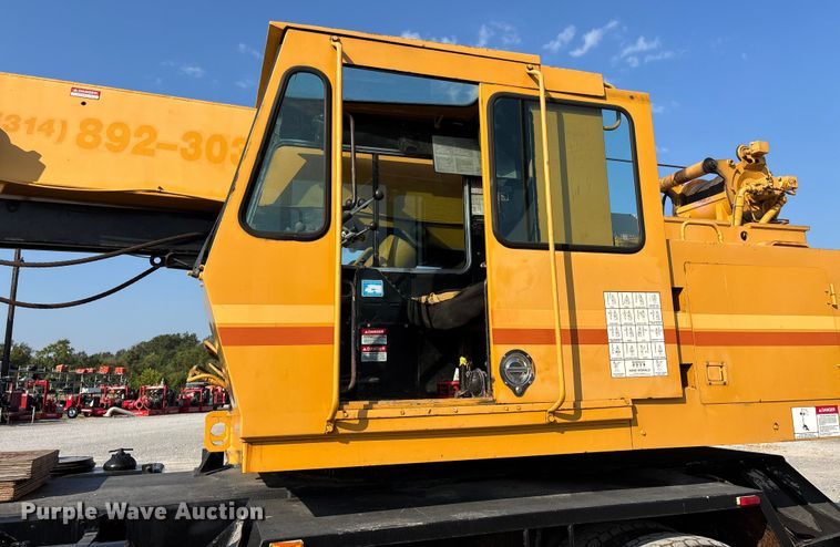 image for item DU1319 1987 Grove 6428G crane
