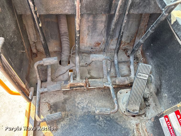 image for item DU1319 1987 Grove 6428G crane