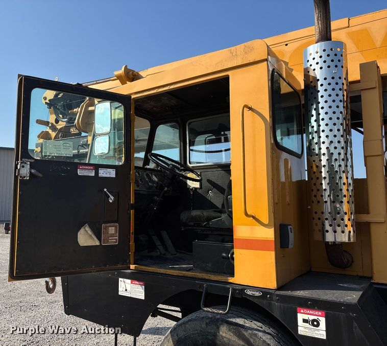 image for item DU1319 1987 Grove 6428G crane