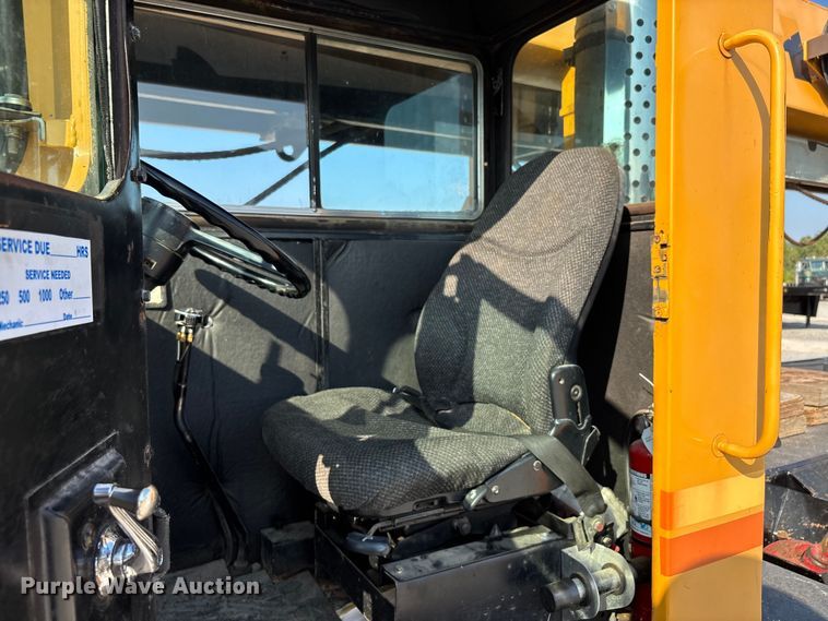 image for item DU1319 1987 Grove 6428G crane