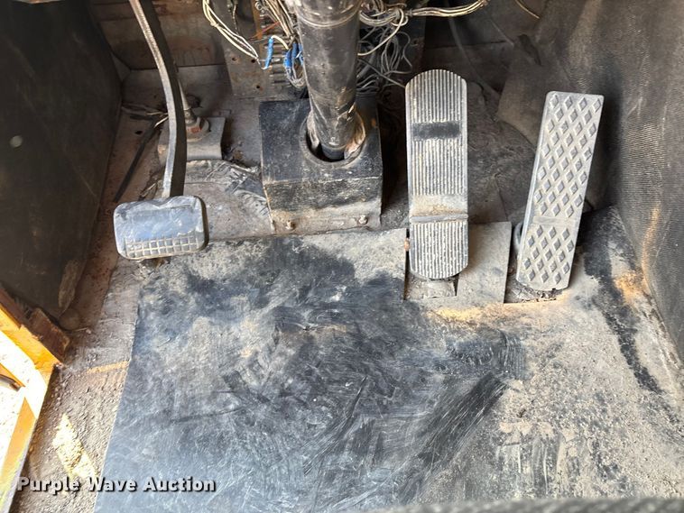 image for item DU1319 1987 Grove 6428G crane