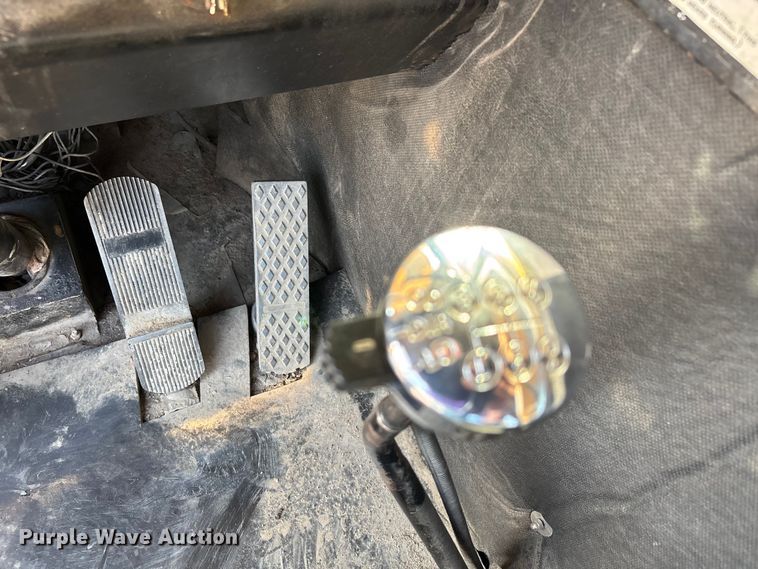 image for item DU1319 1987 Grove 6428G crane