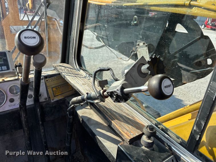 image for item DU1319 1987 Grove 6428G crane