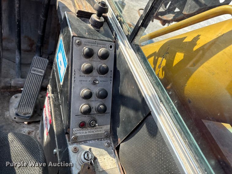 image for item DU1319 1987 Grove 6428G crane