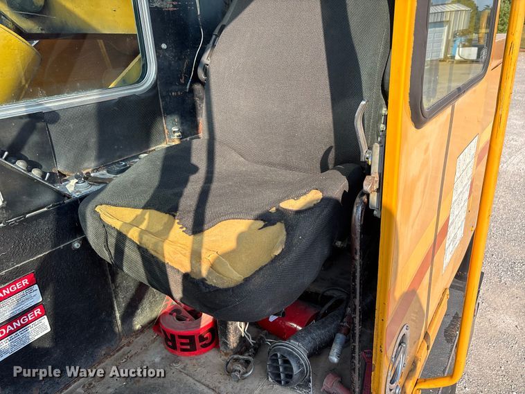 image for item DU1319 1987 Grove 6428G crane