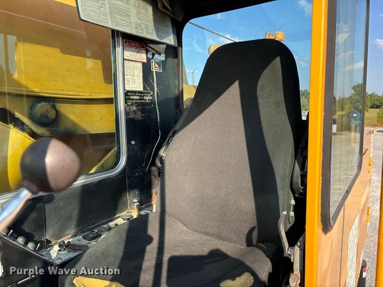 image for item DU1319 1987 Grove 6428G crane