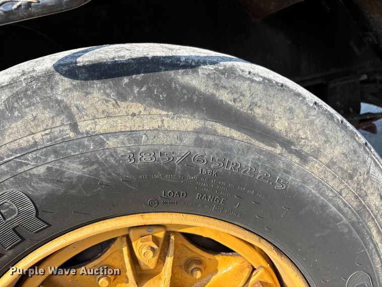 image for item DU1319 1987 Grove 6428G crane