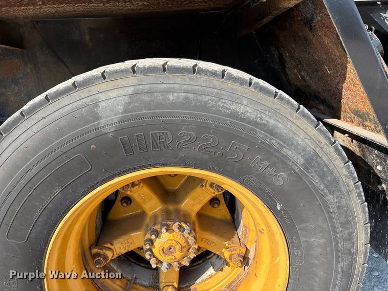 image for item DU1319 1987 Grove 6428G crane