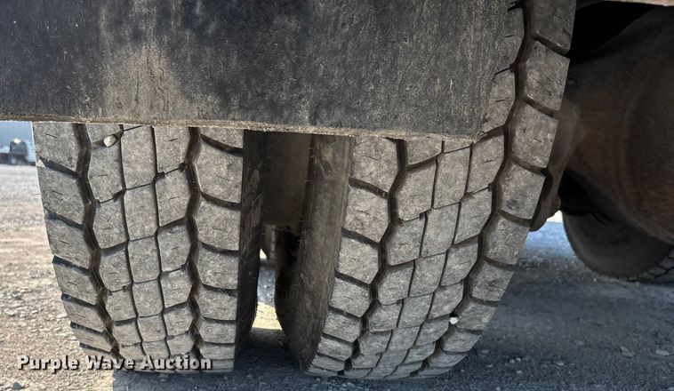 image for item DU1319 1987 Grove 6428G crane