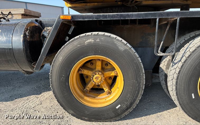 image for item DU1319 1987 Grove 6428G crane