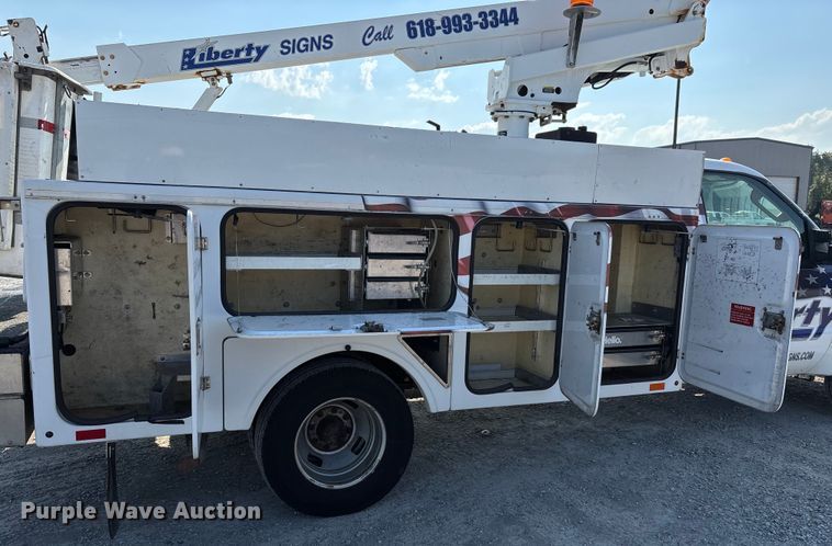 image for item DU1320 2008 Ford F350 Super Duty bucket truck