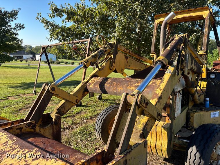 image for item DU1345 International Harvester 3500 landscape tractor