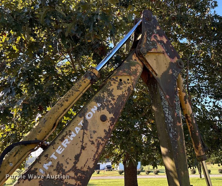 image for item DU1345 International Harvester 3500 landscape tractor