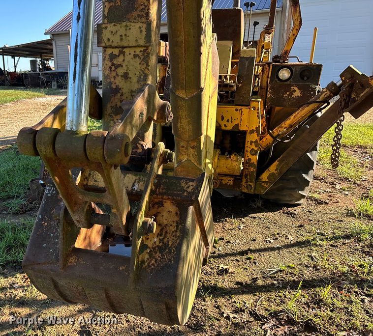 image for item DU1345 International Harvester 3500 landscape tractor
